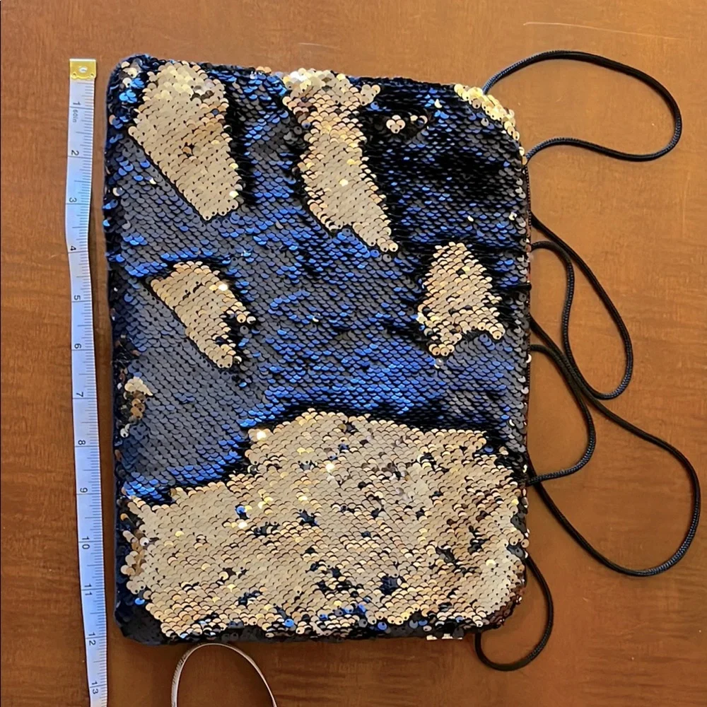 Sequin reversible silver & blue purse clutch tablet bag. Faux fur back, zipper.